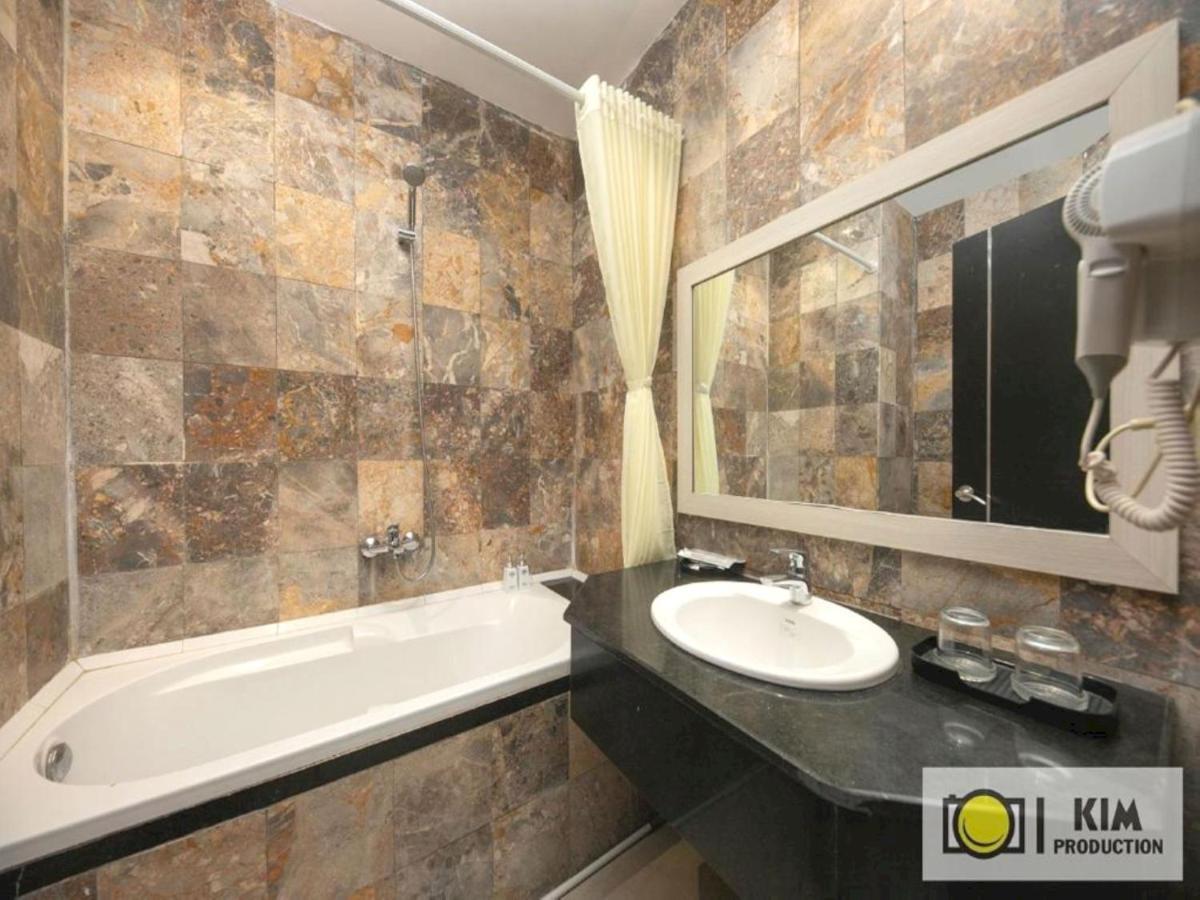 Capital O 1200 Salem Riverside Hotel Đà Nẵng Kültér fotó